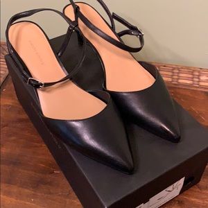 Black leather heels with low heel